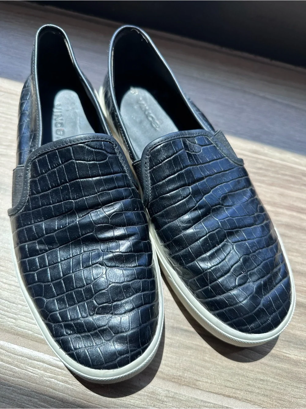 Vince sleek croc